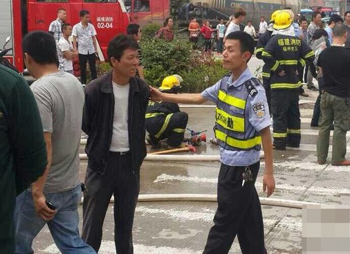 福建开车撞人男子是谁？福州闽侯开车撞人男子照片图
