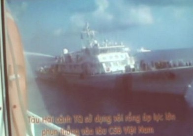 中国海警 水炮越南，中国海警用水炮袭击越南视频