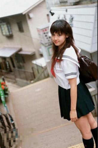 日本初中女生校服图片,日本小学女生性感图_日本女生校服性感露腿