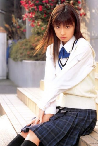日本初中女生校服图片,日本小学女生性感图_日本女生校服性感露腿