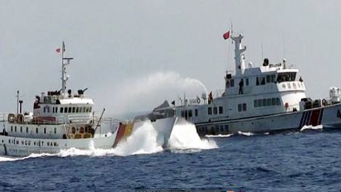 中方舰船冲撞越南舰船视频