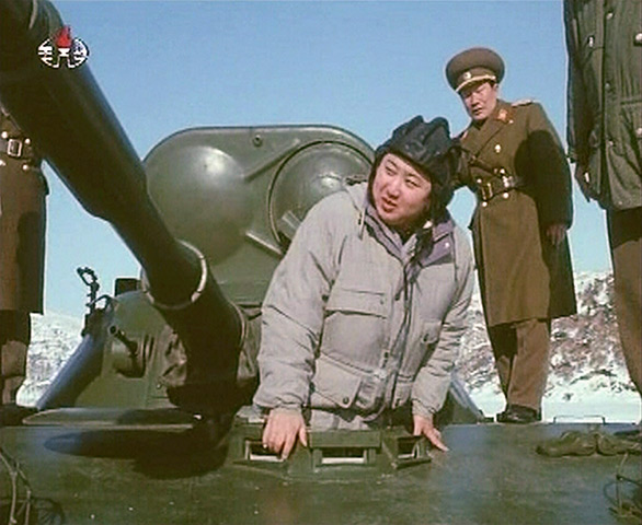金正恩视察坦克师照片 金正恩视察坦克部队_金正恩驾驶坦克