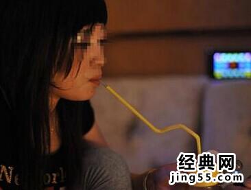 卖淫女吸毒服务全过程 冰妹真实吸毒溜冰视频