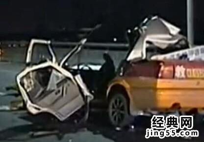 两辆货车相撞死4人图 教练车追尾货车4死1伤(图)