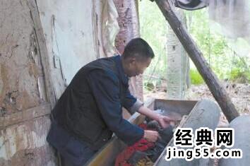 女子疑遭强奸16年遗体不腐