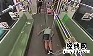 地铁美女乘客打架视频