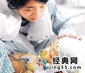3岁女童被父亲暴打图 3岁女童被继母打死的图片