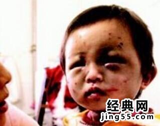 5岁女童为什么遭父亲打 亲生父亲虐童视频