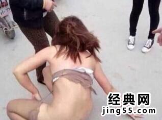 女子疑当小三,当街遭人图
