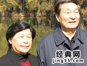 朱镕基捐款2398万 朱镕基做慈善捐款2398万是其出书所得版税