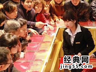 金价下跌中国大妈买了多少黄金