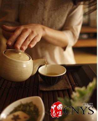 清明养生食谱：喝茶吃虾
