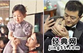王菲女儿李嫣最近照片 王菲带女儿李嫣买书
