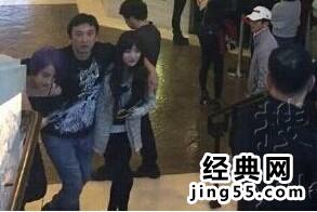 王思聪左拥右抱两美女照片图